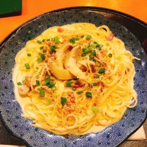 Eimi Naruse Instagram - きのこ豆乳パスタを食べたよo(*´∀`*)o!!!🍝✨さっそくのバビュッとキノコハントなのさ🍄💓✨
#五右衛門パスタ
#白神あわび茸ウマー！✨
#キノコハンターエイミの登場✨