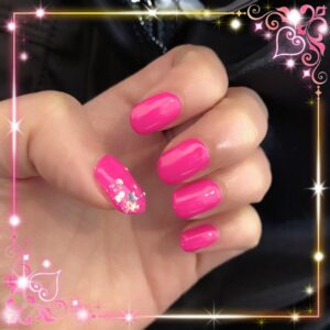 Eimi Naruse Instagram - 時間無かったから今回はTHE＊スーパーシンプルネイル！💅💓✨だっけどキラキラお星様が綺麗で気に入った予感だYO(ノ∀`*)!🌟✨
しっかしお手手がさむいよ...( *´∀`*)❄️✋毎日everyday末端冷え性だねえ！ｗでも空気が澄んでてよき冬さ🌃☆
みんなも体調とかにはしっかり気をつけてこの季節を乗り切ってね(ノ∀`*)！💖✨
#einail #pink #star #えいみとwinter2019