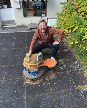 Einar Tørnquist Instagram - Da har jeg reist til Fagernes for å oppleve Norges dårligste lekestativ. Men sånn ellers er det fint her.