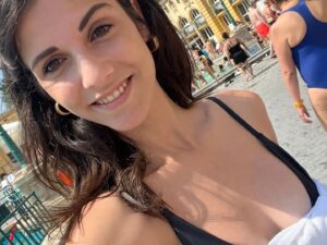 Eirini Karagiorgi Instagram - Budapest ❤️

3rd day stops: 
📍#heroessquarebudapest 
📍#vajdahunyadcastle 
📍#thermalbathszéchenyi
📍#balloonflybudapest
📍#operahousebudapest
📍#highnoteskybar 
📍#ruinbarsbudapest