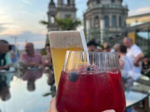 Eirini Karagiorgi Instagram - Budapest ❤️

3rd day stops: 
📍#heroessquarebudapest 
📍#vajdahunyadcastle 
📍#thermalbathszéchenyi
📍#balloonflybudapest
📍#operahousebudapest
📍#highnoteskybar 
📍#ruinbarsbudapest