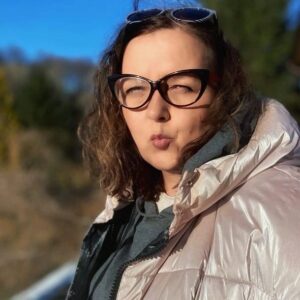 Ekaterina Borisova Instagram - Моя родная, любимая, маленькая сестрёнка. Моя Аришка. Когда ты родилась, мир для меня стал ярче, светлее. С твоего рождения мы всегда вместе, твоя ручка всегда в моей. Ты удивительная, талантливая, мудрая, светлая. Ты часть меня. Моя гордость, моя радость, моя сила. Поздравляю тебя с Днём рождения. Пусть мир дарит тебе то, что ты пожелаешь. Люблю тебя. Вместе мы сила❤@arina_borisovaa