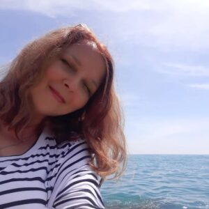 Ekaterina Borisova Instagram - Моя родная, любимая, маленькая сестрёнка. Моя Аришка. Когда ты родилась, мир для меня стал ярче, светлее. С твоего рождения мы всегда вместе, твоя ручка всегда в моей. Ты удивительная, талантливая, мудрая, светлая. Ты часть меня. Моя гордость, моя радость, моя сила. Поздравляю тебя с Днём рождения. Пусть мир дарит тебе то, что ты пожелаешь. Люблю тебя. Вместе мы сила❤@arina_borisovaa