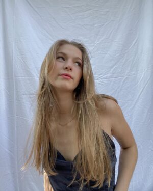 Ekaterina Samsonov Instagram - No eye contact