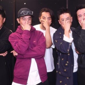 Ekin Cheng Yee-Kin Instagram - 感動 . 感謝
黃金兄弟
👊🏻👊🏻👊🏻👊🏻
#做兄弟有今生有來世 
#一起衝一起闖 
#能同苦能同甘 
#陳小春 #錢嘉樂 #林曉峰 #謝天華
#alongwithekinliveconcert2019 
#5thshow