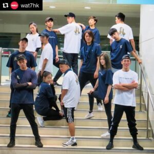 Ekin Cheng Yee-Kin Instagram - 我又想要「酷藍Tee」喎😂

#Repost @wat7hk with @get_repost
・・・
各位細細粒睇真啲，E件Tee唔係黑色㗎！係藍色嚟㗎！😜 一人一留言大行動，快D留言：
「#我要E件酷藍Tee」
留言越多，可能感動到伊健同葛監督，#酷藍Tee 有機會加印，網上訂購呢！加油呀⋯⋯ ig: wat7hk
#wat7 #wat7hk
#alongwithekinliveconcert2019 #ekincheng #erickot