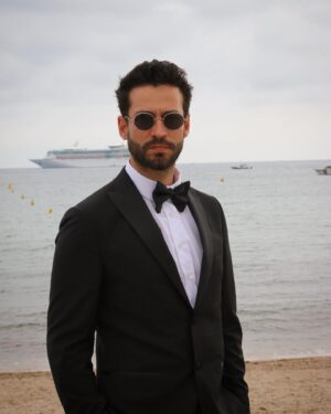 Ekin Koç Instagram - Beni bu özel güne hazırlayan değerli @rutkayozis’e ve bu harika smokin için @networkonline’e çok teşekkür ederim 🙏🏻