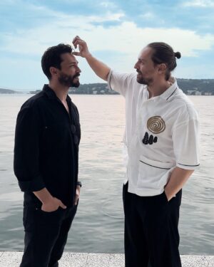 Ekin Koç Instagram - 1-Biraz dedikodu 
2-Biraz romantizm
3-Bolca kahkaha