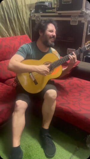 El Kanka Instagram - No dejo de pensarte y de pensarte
Del miércoles al martes
A ver si va a ser que te echo de menos…

Nos vemos mañana en el Tropical Fest en Las Palmas 🙌🏻 ¿quién se viene?
