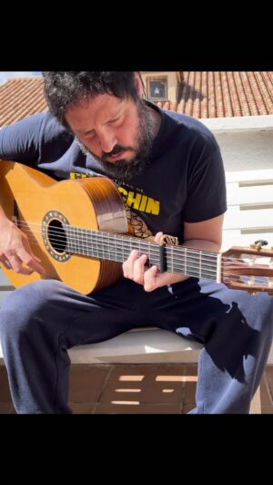 El Kanka Instagram - Por aquí os dejo cómo se grabó “Una cosa inexplicable”.

Ya la podéis escuchar entera en todas las plataformas digitales.

Gracias @mariapelaemusica por acompañarme en esta aventurilla y a todos los que habéis participado y aportado vuestro arte:

Coros: Orfeón Universitario de Málaga
Violines, Violas, Cellos, Contrabajo, Trompas: Orquesta Sinfónica de Málaga
Violines y Percus verdiales:  Carlos Fernández Campos
Percus, bajo, coros, programación, piano, trombones, composición orquestra sinfónica, producción, mix y master: Carlos Manzanares

#tracamatraca 💙