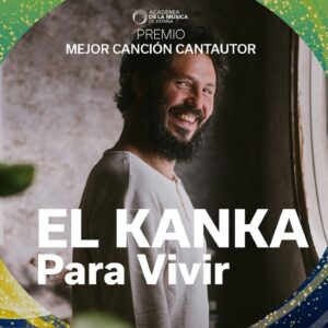 El Kanka Instagram - Ayer La Academia de la Música de España premiaba mi canción “Para vivir” como mejor canción de cantautor… 

No pude, por desgracia, asistir a la gala, pero un par de compañeros me escribieron desde allí cuando se publicó el veredicto, quiero pensar que con sana alegría.

Creo que la carrera artística estará siempre más en lo que está por venir que en lo que ha pasado. En mi caso, en las canciones que vendrán. No me parece que deba uno detenerse en comentarios ajenos, ni positivos ni negativos, sino más bien guiarse por criterios internos y tratar de ser honesto… No obstante, es bonito saber que lo que hago está llegando a la gente, que mis canciones le tocan la patata a alguien en el mundo, y este reconocimiento puede ser una prueba simbólica de que está siendo así.

Gracias a la academia (@academusica) por tenerme en cuenta. Y gracias a todo mi equipo, en especial a los que suenan cuando suena esa canción: Avatar, Manin, Álvaro, Hoss, Pedro, David Pastor y mi querida Silvana Estrada.

Seguimos con lo nuevo!