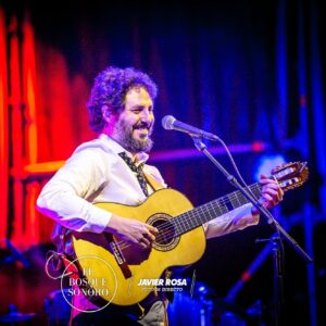 El Kanka Instagram - Inauguramos temporada de festivales por todo lo alto en un Bosque Sonoro con ambiente intenso, pero íntimo, con un cartel súper bonito y en un paisaje que invita al gozo templado.

Casi nos fastidia la lluvia, pero pudimos salir y conectarnos. 

Atençao que empezamos gira con toda la banda hasta acabar el año y después nos ponemos a grabar!

📸 2 y 9: @javierrosalivephoto