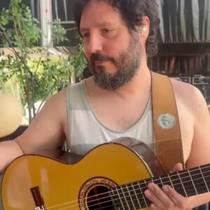 El Kanka Instagram - Inauguramos temporada de festivales por todo lo alto en un Bosque Sonoro con ambiente intenso, pero íntimo, con un cartel súper bonito y en un paisaje que invita al gozo templado.

Casi nos fastidia la lluvia, pero pudimos salir y conectarnos. 

Atençao que empezamos gira con toda la banda hasta acabar el año y después nos ponemos a grabar!

📸 2 y 9: @javierrosalivephoto