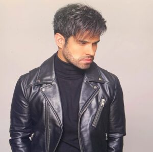 Eleazar Gómez Instagram - Cada comienzo tienen un proceso , Gracias por la fuerza que me dan con su Amor para seguir adelante. Nunca te apartes de tus sueños !!! Vive , Siente , Ama !!! 

Foto - @oscarponcemx
Stylist - @enricobompani