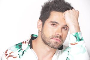 Eleazar Gómez Instagram - Conéctate con tu fuerza interior. No pierdas de vista tu camino, sigue adelante y nunca  dejes de sonreír !!! 

Photo - @oscarponcemx 
Makeup - @quiketoo 

#DeCero 06/07/21