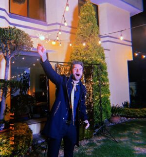 Eleazar Gómez Instagram - Happy New Year ✨💫❤️ !!!

Foto - @mayadeluna