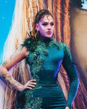 Elecktra Bionic Instagram - 🧜🏻‍♀️La Sirenetta🧜🏻‍♀️

Davvero senza parole STUPENDO

Grazie mille @disneyit per avermi invitata a questa magnifica premiere e aver realizzato uno dei miei sogni.
Vedere il live action di questo cartone a me carissimo mi ha emozionato moltissimo .
Una storia pregna di significato da oggi al cinema 

Total look :- @dglamour 

#lasirenetta #libertà #dragqueen #thelittlemarmaid