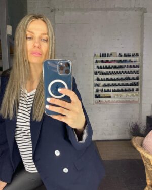 Elena Bartkova Instagram - Что-то новое. Из дома пока не выгнали) Всем моим зашло.  @elenashtatova если что в розовый ебанём)))