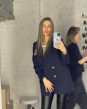 Elena Bartkova Instagram - Что-то новое. Из дома пока не выгнали) Всем моим зашло.  @elenashtatova если что в розовый ебанём)))