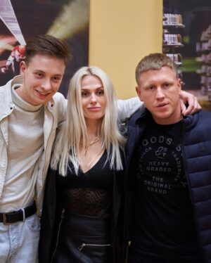 Elena Bartkova Instagram - Жюри КВН @nust_misis
Куда ты смотришь @mityakrsvchk 😉
Лёша @apolikhun спасибо за то, что заставил приехать 😘