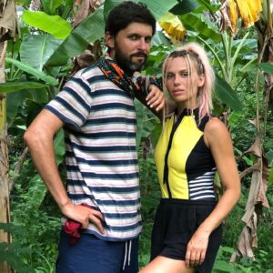 Elena Bartkova Instagram - Такие мы здесь изможденные и покусанные. В ожидании очередного испытания. Фото @yana_gurevich_ 😘 #Африка #Занзибар #ПоследниГерой #ЧемпионыПротивНовичков #Танзания