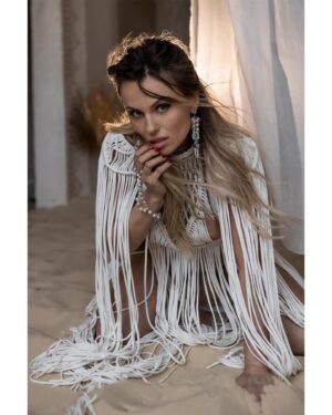 Elena Bartkova Instagram - Шикарный образ и фото @mari.photomsk 
Платье @kaktus_decor 
Украшения @stevar.jewelry
