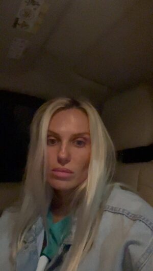 Elena Bartkova Instagram - Уже второй день пытаюсь загрузить свой месседж))
