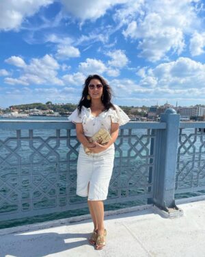 Elena Gribkova Instagram - Увлекательное путешествие с Радио Шансон

Целая неделя пролетела, как одно мгновение, на фестивале «Бархатный шансон», который прошел на борту круизного лайнера «Astoria Grande».

Море музыки, танцев, общения и отличного настроения! А также у нас была возможность не только насладиться видом моря и прибрежных городов, но еще и немного прогуляться по ним и познакомиться с их архитектурой.
 
За эти дни у нас появилась приятная традиция - по вечерам выходить на палубу и устраивать свои импровизированные концерты.
 
У нас остались самые приятные впечатления! 🥰

@radioshansonfm спасибо за приглашение и прекрасно организованный фестиваль!