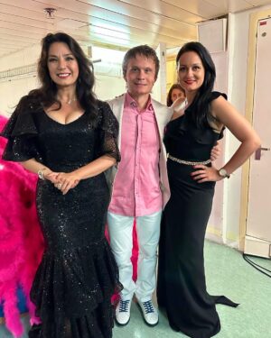 Elena Gribkova Instagram - Увлекательное путешествие с Радио Шансон

Целая неделя пролетела, как одно мгновение, на фестивале «Бархатный шансон», который прошел на борту круизного лайнера «Astoria Grande».

Море музыки, танцев, общения и отличного настроения! А также у нас была возможность не только насладиться видом моря и прибрежных городов, но еще и немного прогуляться по ним и познакомиться с их архитектурой.
 
За эти дни у нас появилась приятная традиция - по вечерам выходить на палубу и устраивать свои импровизированные концерты.
 
У нас остались самые приятные впечатления! 🥰

@radioshansonfm спасибо за приглашение и прекрасно организованный фестиваль!