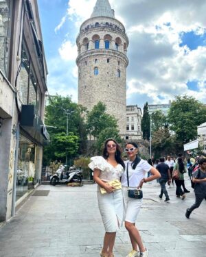 Elena Gribkova Instagram - Увлекательное путешествие с Радио Шансон

Целая неделя пролетела, как одно мгновение, на фестивале «Бархатный шансон», который прошел на борту круизного лайнера «Astoria Grande».

Море музыки, танцев, общения и отличного настроения! А также у нас была возможность не только насладиться видом моря и прибрежных городов, но еще и немного прогуляться по ним и познакомиться с их архитектурой.
 
За эти дни у нас появилась приятная традиция - по вечерам выходить на палубу и устраивать свои импровизированные концерты.
 
У нас остались самые приятные впечатления! 🥰

@radioshansonfm спасибо за приглашение и прекрасно организованный фестиваль!