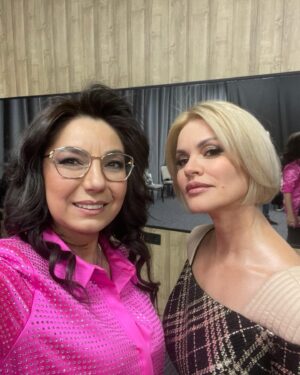 Elena Gribkova Instagram - Премия «Шансон года» , как обычно, прошла грандиозно. Я очень счастлива получить очередную награду от радио Шансон за песню «Сказка о любви». Спасибо огромное авторам - поэту Михаилу Гуцериеву и композитору Вадиму Усланову. Я выражаю благодарность радио Шансон @radioshansonfm и Gutseriev media @gutserievmedia за всё, своим и слушателям и зрителям. Вы все невероятные. Всё получается благодаря вам!