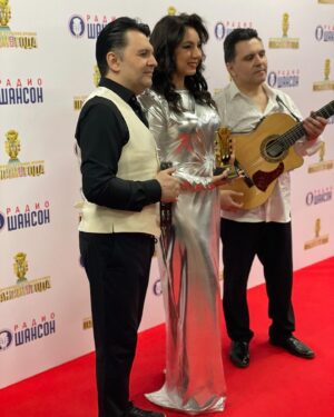 Elena Gribkova Instagram - Премия «Шансон года» , как обычно, прошла грандиозно. Я очень счастлива получить очередную награду от радио Шансон за песню «Сказка о любви». Спасибо огромное авторам - поэту Михаилу Гуцериеву и композитору Вадиму Усланову. Я выражаю благодарность радио Шансон @radioshansonfm и Gutseriev media @gutserievmedia за всё, своим и слушателям и зрителям. Вы все невероятные. Всё получается благодаря вам!