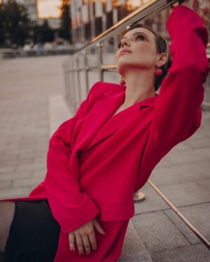 Elena Polyanskaya Instagram - Если вдруг вы пропустили - летние веранды в Москве откроются 1 апреля, а монтаж можно начинать с 15 марта! Я замерла в ожидании 😁

Producer @julia_telipman 🧡
Foto @familyfotonn 🙌
Muah @makeupteplova 🕊

#аперольаперольмойлюбимыйалкоголь #артисткаполянская #еленаполянская #актрисавпоискахавтора #ленфильм