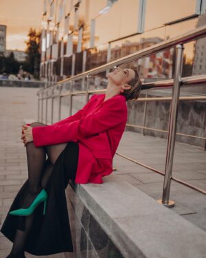 Elena Polyanskaya Instagram - Если вдруг вы пропустили - летние веранды в Москве откроются 1 апреля, а монтаж можно начинать с 15 марта! Я замерла в ожидании 😁

Producer @julia_telipman 🧡
Foto @familyfotonn 🙌
Muah @makeupteplova 🕊

#аперольаперольмойлюбимыйалкоголь #артисткаполянская #еленаполянская #актрисавпоискахавтора #ленфильм