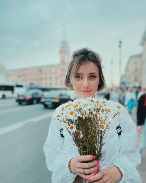 Elena Polyanskaya Instagram - Мои каникулы закончились 🤍🕊

С вдохновением и новыми мечтами 🦩

#приветромашки #еленаполянская #артисткаполянская #актрисавпоискахавтора #ленфильм