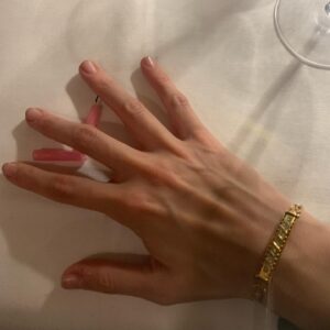 Elena Radonicich Instagram - Festeggiarsi, lasciarsi festeggiare.. mica facile. 
Ma che gioia riuscirci.
Grazie a chi ci è stato, ci sarebbe stato o avrebbe evitato. 
Amici , amori, lavori e onori. 
A me dico : avanti tutta!
🦋

#complex
#sdolcination
#5febbraio
#evvivaikrapfen