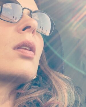 Elena Radonicich Instagram - per noi che stiamo in fondo alla campagna 

#vaialavorare
