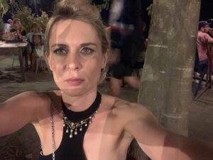 Elena Radonicich Instagram - Random Venezia 78 
“Una Relazione”
❤️❤️❤️💚