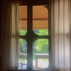 Elena Viunova Instagram - window to summer ☀️ #winteriscoming
