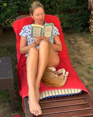 Elena Viunova Instagram - La Liseuse 📚 #summergarden