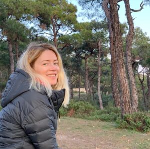 Elena Viunova Instagram - Bir insanda o kadar çok duygu vardır ki, bu dünyaya nasıl baktığı, kendisine verilen duygulardan hangisiyle ruhunu ve bilincini beslediğine bağlıdır. Bu dünyanın güzelliğini tüm kusurlarıyla görebilmek için insanın kendi içinde tüm canlılara karşı merhamet ve şefkat duyguları geliştirmesi gerekir. #düşünceler