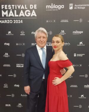 Elena de Lara Instagram - Cumplo 27, como el @festivalmalaga ✨️ 

🎬 MATUSALÉN, 5 DE ABRIL EN CINES 🎬