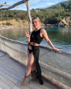 Elena de Lara Most Liked Photos and Posts