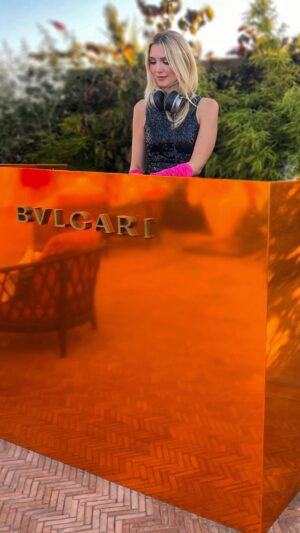 Eleonora Albrecht Instagram - Che bella la vista al @bvlgarihotels di Roma❤️❣️ quest’estate mi troverete in alcune serate al rooftop per DJ set! 🎶 #dj #djset #bvlgarihotel #bvlgari #roma #oaradj