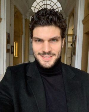 Elia Fongaro Instagram - Nuova Scuderia 🐎 
.
.
#actor #roma #cinema #attore #film #eliafongaro