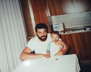 Elia Fongaro Instagram - Tanti Auguri Papà.. ero un bimbo, mi tenevi su di una mano e ora che ho pressoché la tua età tu invece oggi compi 60 anni.. se sono quello che sono oggi tanto lo devo anche a quanto tu a modo tuo hai saputo insegnarmi e trasmettermi! Ti voglio Bene Papà
.
.Buon Compleanno Papà .
@erosfongaro .
.
#24ottobre #papà #auguri #buoncompleanno .