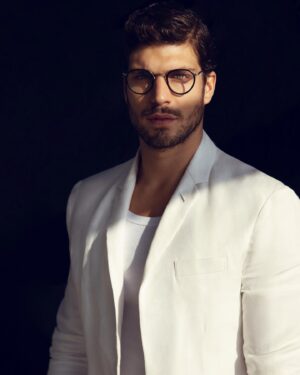 Elia Fongaro Instagram - Il successo non è definitivo, il fallimento non è fatale: ciò che conta è il coraggio di andare avanti.
(Winston Churchill)
.
.
Buon inizio settimana a tutti Voi!!
.
.
Ph: @vincenzovalenteph 
Makeup: @claudiaferrimakeup .
.
#eliastory #teamelia #eliafongaro