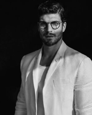 Elia Fongaro Instagram - Il successo non è definitivo, il fallimento non è fatale: ciò che conta è il coraggio di andare avanti.
(Winston Churchill)
.
.
Buon inizio settimana a tutti Voi!!
.
.
Ph: @vincenzovalenteph 
Makeup: @claudiaferrimakeup .
.
#eliastory #teamelia #eliafongaro