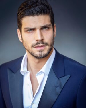Elia Fongaro Instagram - ‘’La Moda passa, lo Stile.. resta!’’ Cit.
.
.
#gentlemanstyle .
.
Ph: @andreaciccale .
.
#teamelia #eliastory #eliafongaro