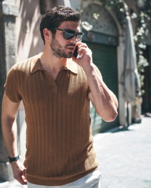 Elia Fongaro Instagram - Si, Pronto : Buongiorno!📞
.
.
Buon inizio settimana a tutti ragazzi!
Anche le vostre Vacanze sono vicine? Forza Forza Forza Ultimi sforzi!!
.
.
 #eliafongaro #eliastory #teamelia
.
.
#goodmorning #buongiorno #monday #modaymotivation #mood #lunedi #vibes #goodvibes #roma #rome #hot #warm #summer #igersrome #work #job #phone #apple #mobile #goal #classic #oldschool #gentleman